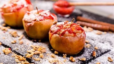 حلوى لذيذة وصحية للرجيم.. تفاح مشوي بالقرفة