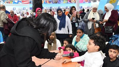 ليلى والكتاب السحرى تلفت أنظار أطفال معرض الكتاب