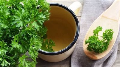 مشروب البقدونس المغلي على الريق لتعزيز صحتك اليومية بفوائد مذهلة