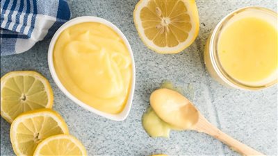 كل ما تحتاج معرفته عن زبدة الليمون للشعر.. فوائد مذهلة وطرق الاستخدام