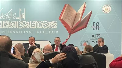 مدحت العدل بمعرض الكتاب: نقاضي إحدى عارضات الأزياء ببرلين استخدمت تيشرت الزمالك