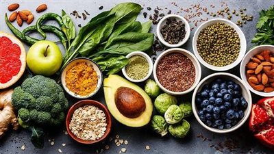 أطعمة تحمي جسمك من الالتهابات وتعزز صحتك