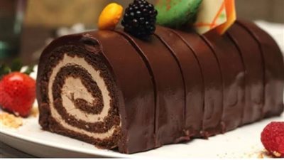 وصفة لا تقاوم.. طريقة تحضير سويسرول الشوكولاتة بخطوات سهلة