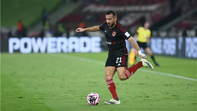 من جديد.. الإصابة تُهدد بقاء علي معلول مع الأهلي