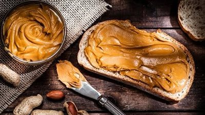 فوائد مذهلة لتناول ملعقة من زبدة الفول السوداني يوميًا على صحتك