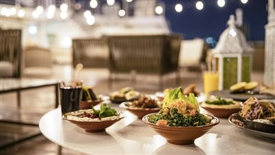 التنمية المحلية تقرر مد ساعات عمل المحلات والمطاعم في رمضان لمنتصف الليل