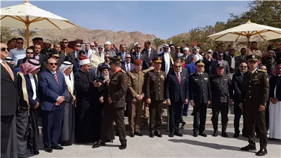 فى الذكرى 36 لعودتها.. محافظ جنوب سيناء يرفع علم مصر بمدينة طابا