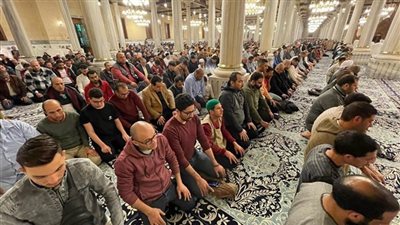 الحياة تعرض صلاة العشاء والتراويح من مسجد الإمام الحسين