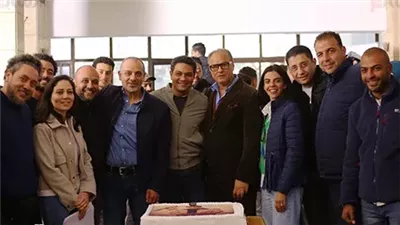 الاحتفال بعيد ميلاد آسر ياسين فى لوكيشن تصوير مسلسل قلبي ومفتاحه