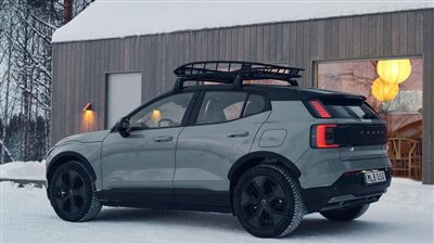 فولفو كروس كانتري تنضم إلى عائلة السيارات الكهربائية مع إصدار EX30
