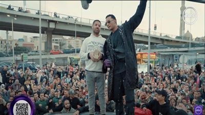 محمد رمضان يفاجئ أحد معجبيه في محطة مصر بمكافأة 100 ألف جنيه