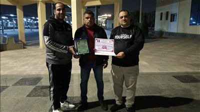 المركز العربي لحقوق الإنسان والمحكمين الدوليين يكرمان مدير موقف العاشر من رمضان