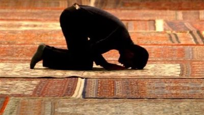 أخطأت في تحديد القبلة هل صلواتي السابقة صحيحة؟.. علي جمعة يجيب