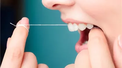 حكم ابتلاع بقايا الطعام العالقة بين الأسنان أثناء الصيام.. الإفتاء توضح