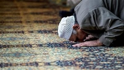 هل يجوز للمريض جمع الصلوات؟.. الإفتاء توضح الحكم