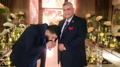 والد محمد سامي يوجه له رسالة من أمام الكعبة بعد إعلانه الاعتزال