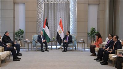 رئيس الوزراء يؤكد لنظيره الفلسطيني ضرورة الحفاظ على وقف إطلاق النار بغزة