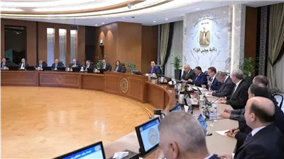 أبرزها تفعيل غرف الطوارئ.. رئيس الوزراء يصدر عدة قرارات بشأن إجازة العيد
