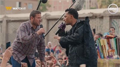 محمد رمضان يهدي بائع سِبح 100 ألف جنيه من مدفع رمضان