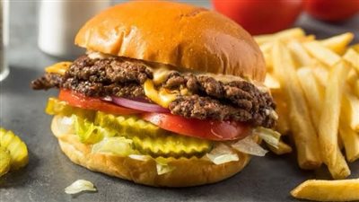 حضّريه بسهولة.. سماش برجر بيتي بطعم يفوق المطاعم