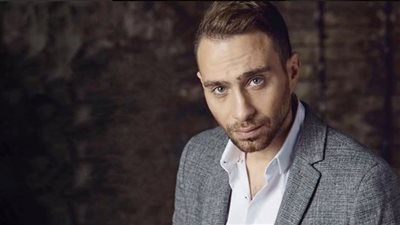 حسام حبيب يثير الجدل بعد ارتباطه بفتاة من خارج الوسط الفني