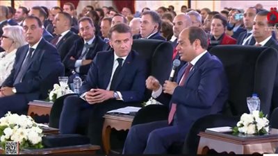 السيسي: مصر فرصة لرجال الأعمال ولدينا طاقة عمل ضخمة 60% من الشعب 