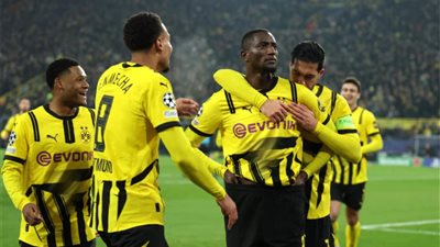 برشلونة يتأخر في النتيجة أمام دورتموند بالشوط الأول