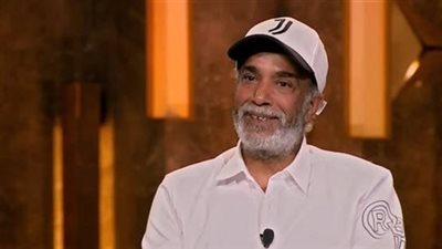 «وداع مبكي لنجم الضحكة».. انهيار زوجة سليمان عيد في جنازته