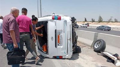 إصابة 11 شخصا في حادث انقلاب مروع بقنا