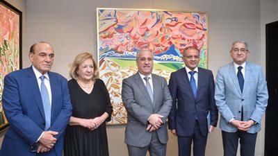 صحفية ورسامة.. انطلاق معرض «إبداع الكلمة والرسم» لـ سناء البيسي بالتجمع