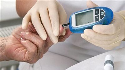 منها التوتر وبخاخ الأنف.. عوامل ترفع السكر في الدم دون أن تدري