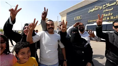 احتفالا بتحرير سيناء.. السيسي يصدر قرارا بالعفو عن 746 سجينا