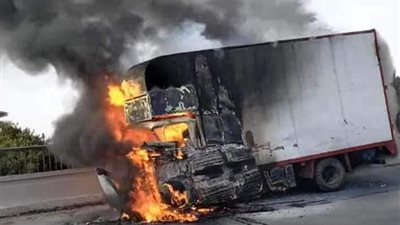 خسائر فادحة.. احتراق سيارة محملة بالخضار بمدينة نصر