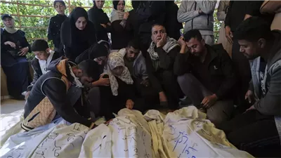 الاحتلال يصعد في غزة.. عشرات الشهداء ونزوح جماعي شرق المدينة