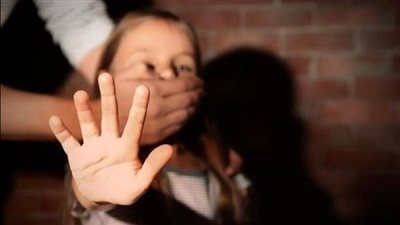 علامات فى «لغة الجسد» تكشف تعرض طفلك للتحرش رغم سكوته المؤلم