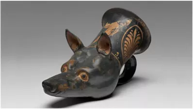 كأس على شكل «كلب وحذاء إيطالي».. أين يوجد ومن صنعه؟