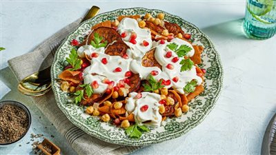 «فتة الباذنجان بدبس الرمان».. وصفة شهية بطابع شرقي لا تُقاوم