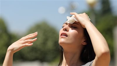 ودّعي تعرق فروة الرأس في الحر.. وصفات طبيعية مجربة تمنحك انتعاشًا يدوم