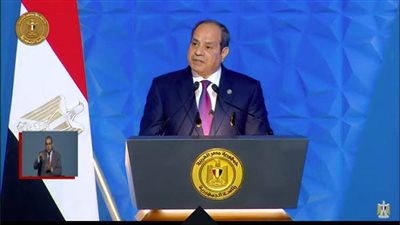 الرئيس السيسي يوقع «قانون العمل الجديد» ويعد بتحسين حقوق العمال