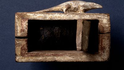 تابوت نمس مطلي بالذهب يعود للعصر المتأخر بمتحف في هولندا