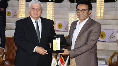 بالصالون الثقافي.. تكريم الفنان سامح حسين لنجاح برنامج «قطايف»