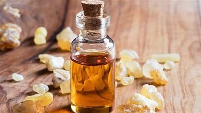  5 زيوت طبيعية لشد البشرة.. سر الإطلالة المشرقة والشباب الدائم 