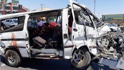 دخل في الرصيف.. 9 مصابين في حادث تصادم مروع بالفيوم