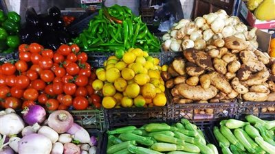 تذبذب أسعار الخضراوات والفاكهة اليوم الإثنين بالأسواق