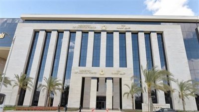 راتب يصل لـ12 ألف ريال..وزارة العمل تعلن عن فرصتي عمل للأطباء بالسعودية