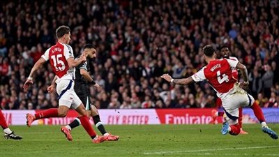 أرسنال وليفربول في صراع ناري لضم دين هويسن من بورنموث