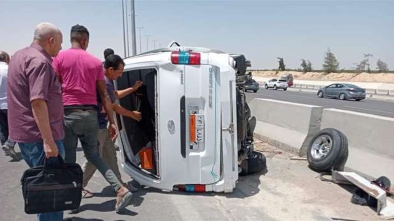 انقلاب سيارة ميكروباص