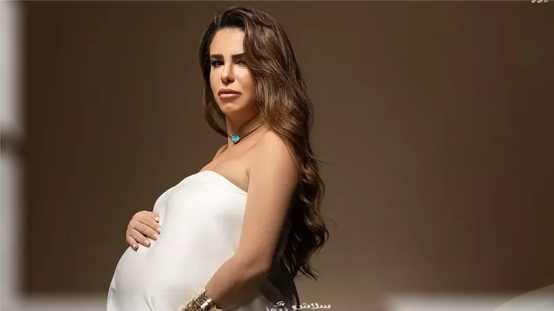 دنيا عبد العزيز