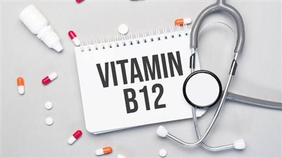 فيتامين B12 تحت المجهر.. الإفراط في تناوله يهدد الكبد والكلى
