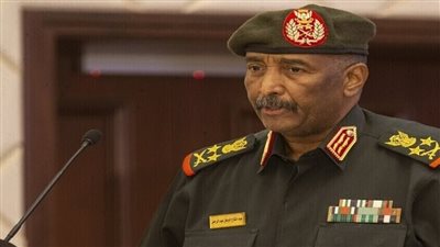 البرهان يعيد تشكيل مجلس السيادة.. وتعيين كامل إدريس رئيسا للوزراء